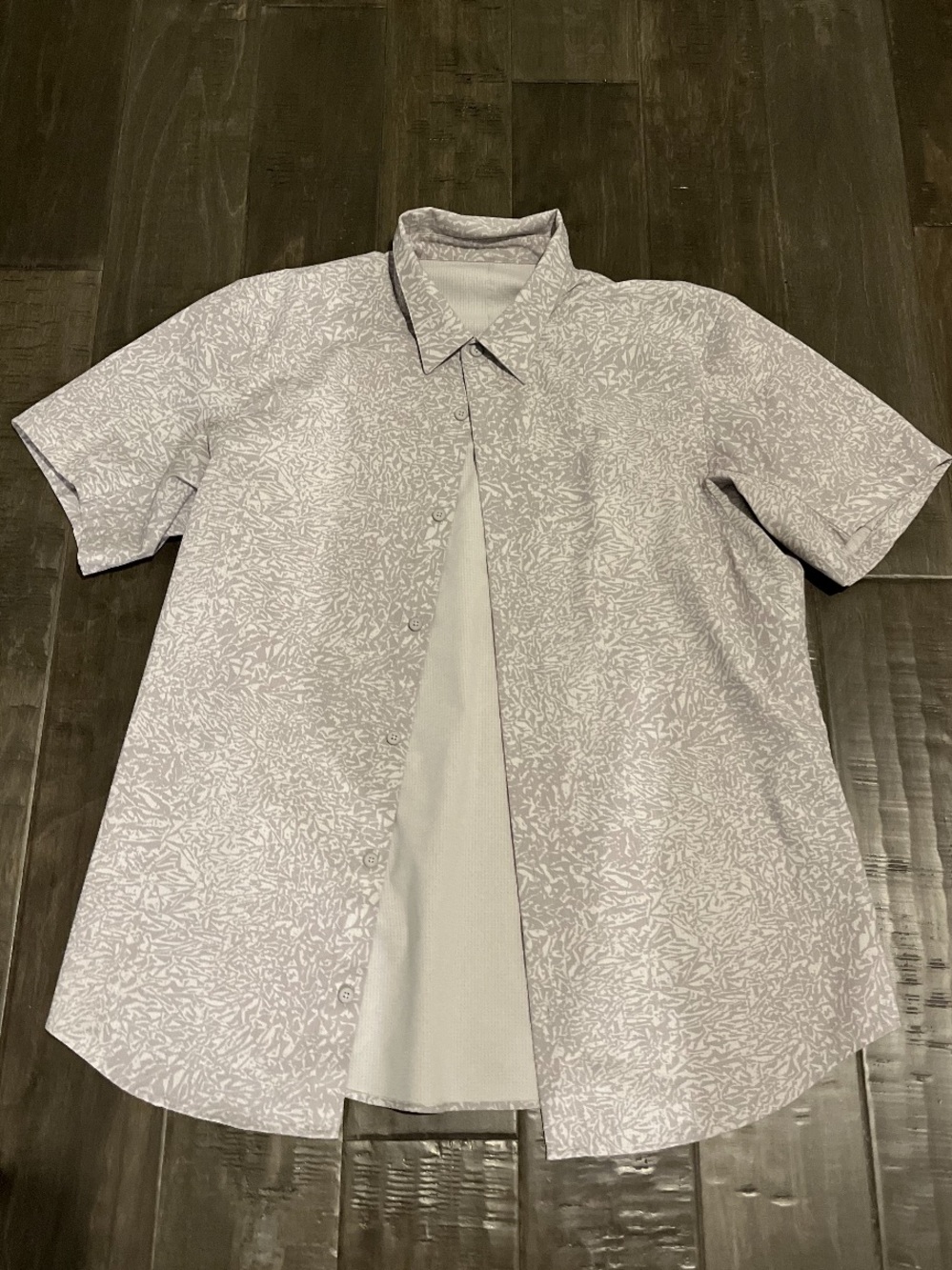 Lululemon Men's Short-Sleeve Patterned Button-Up Shirt - Light Gray